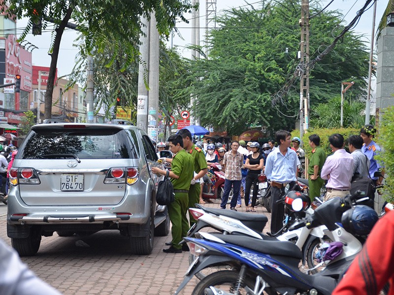 Người đàn ông nước ngoài tử vong trong xe ô tô - ảnh 1
